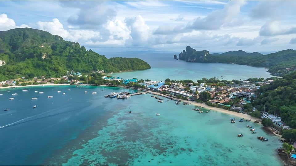 ภูเก็ต: ทริปเที่ยวเกาะพีพีและอ่าวมาหยาแบบไปเช้าเย็นกลับ พร้อมอาหารกลางวัน