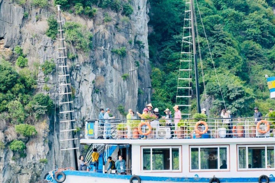 From Ha Noi: Explore Ha Long Bay & 6-Hour Cruise on Day Trip