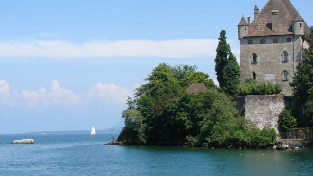 From Geneva: Yvoire medieval village & Lake Geneva Cruise
