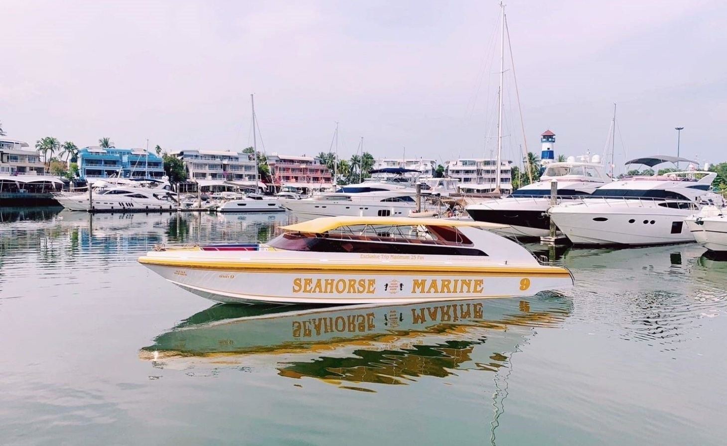 Escursione in motoscafo a Phuket: tour di un giorno alle isole Hong, Yai e James Bond 007 con pranzo e canoa inclusi