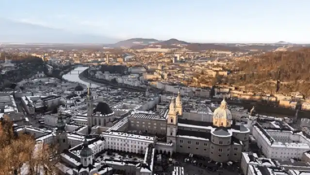 Salzburg Christmas Market and City Highlights Evening Tour