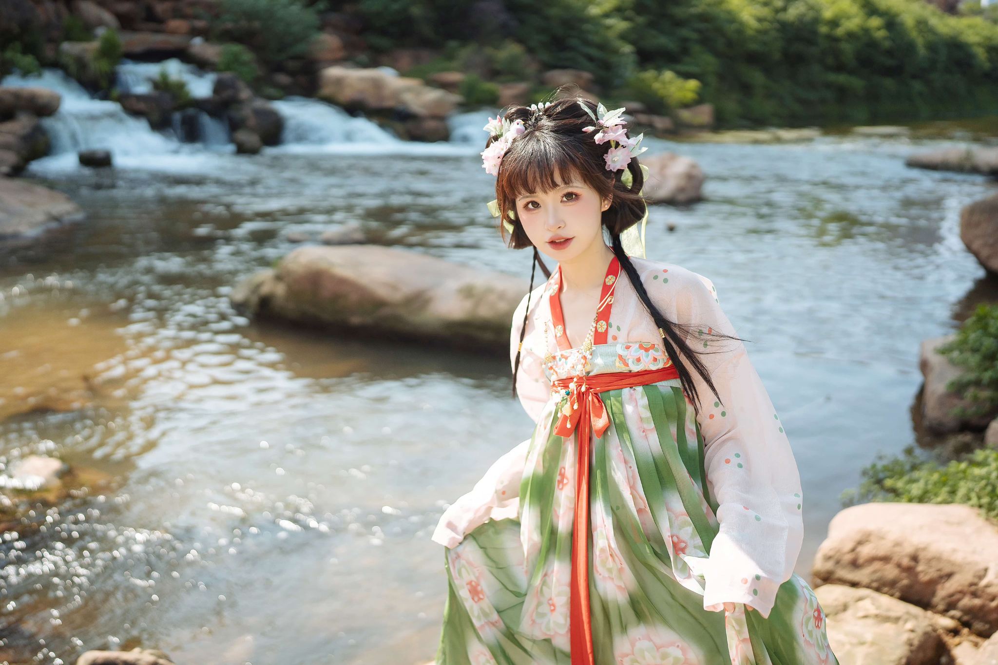 Travel photo shoot in Dancheng[Prince Ascension Pavilion at Zhongyuan Folk Park photography services with multilingual translation and local photographer guide]