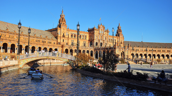 Abholung vom Flughafen/Transfer zum Flughafen/maßgeschneiderte Reiserouten in Sevilla, Spanien