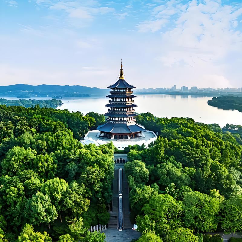 English-speaking guide leads a one-day tour of Hangzhou's West Lake