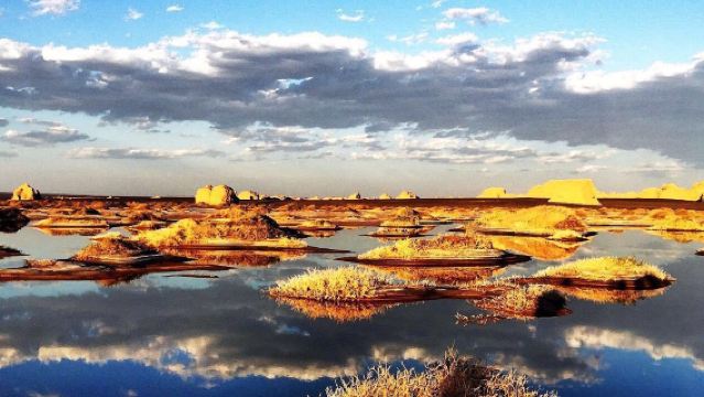 Dunhuang West Route Panoramic 1-day Tour / Yang Guan + Yumen Pass + Dunhuang Yardang National Geopark