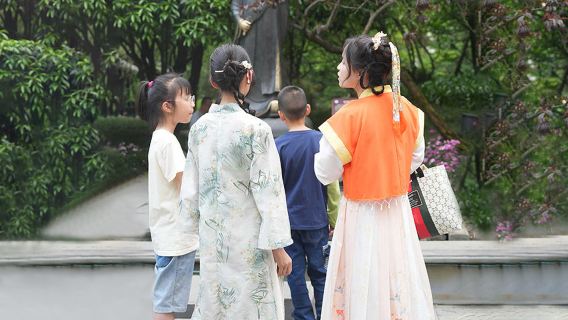 Dujiangyan Scenic Area Family Half-Day Camp [‘Ancient Weir Project' Study Tour | Explore Dujiangyan | In-Depth Guide + Intangible Cultural Heritage Handicraft Experience]