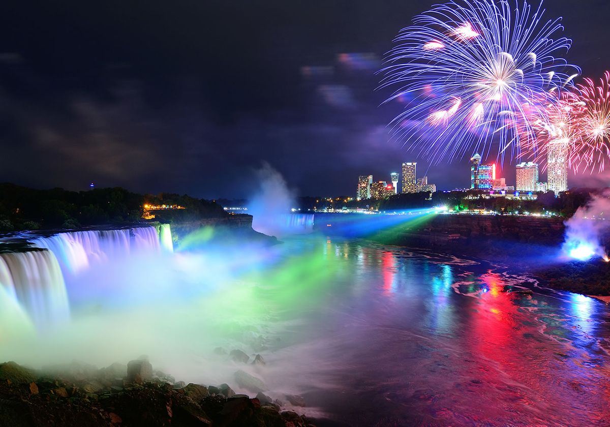 Niagara Falls Day and Evening Tour from Toronto with Boat Cruise & Dinner (optional)