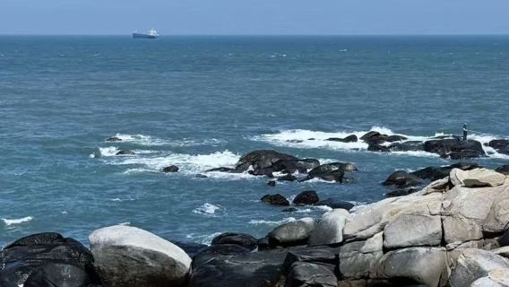 Quanzhou Luoyang Bridge + Windmill Island + Chongwu Ancient Town + Hui'an Women's Cultural Park + Xisha Bay Day Tour