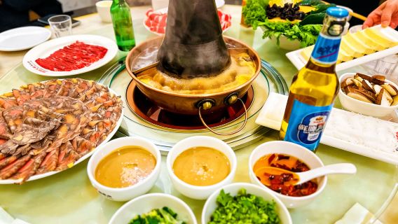 เป็ดปักกิ่ง หม้อไฟ และอื่นๆ: สำรวจอาหารอร่อยที่สุดในตรอกซอกซอยปักกิ่ง