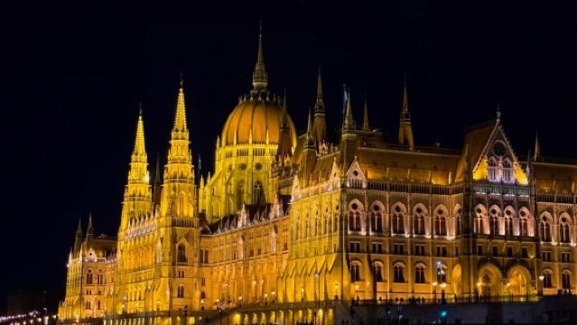 匈牙利布達佩斯-聖安德烈-維謝格拉德-埃斯泰爾戈姆-包車精選