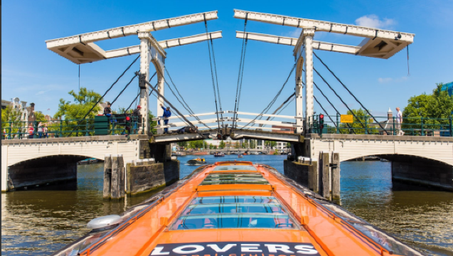 アムステルダムセ・グラハテン遊覧船（ワインとチーズ付き）