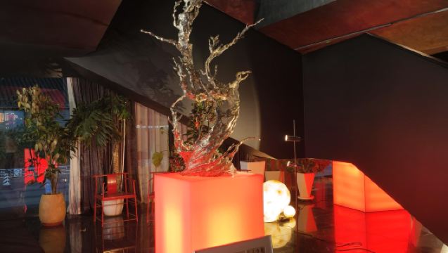 Restaurant reservation service for Da Dong, a popular restaurant in Beijing