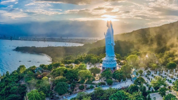 【真美港岸上包車遊】越南峴港山茶半島＋美溪海灘｜可選進港接駁