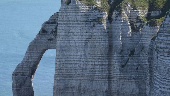 Passeio de um dia em ônibus para Étretat (Falésia da Alabarda) & Honfleur | Ida e volta de Paris em grupo compartilhado em inglês