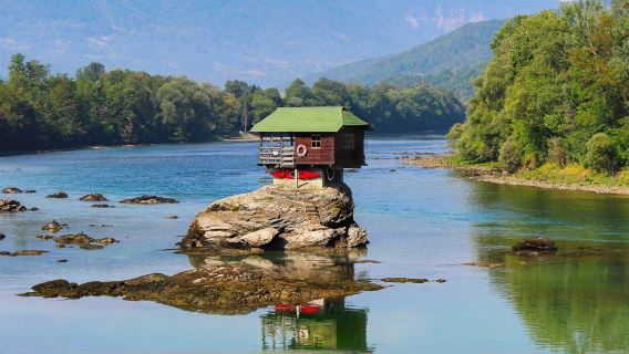 Belgrade pergi-balik | Lawatan Sehari ke Bandar Kayu Serbia + Rumah Kecil di Sungai + Kereta Api Kecil (Tiket Tidak Termasuk)