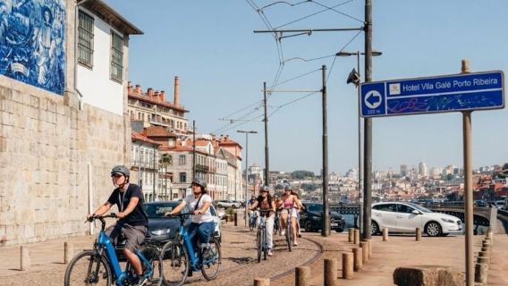 Porto: Tour Panoramico in E-Bike Lungo il Fiume