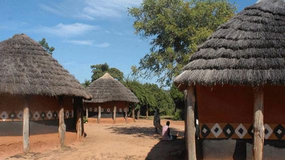 Victoria Falls: Village Life Cultural Guided Tour