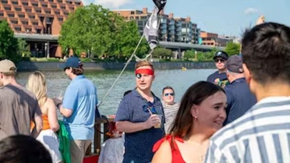 Washington DC: Pirate Ship Cruise with Open Bar