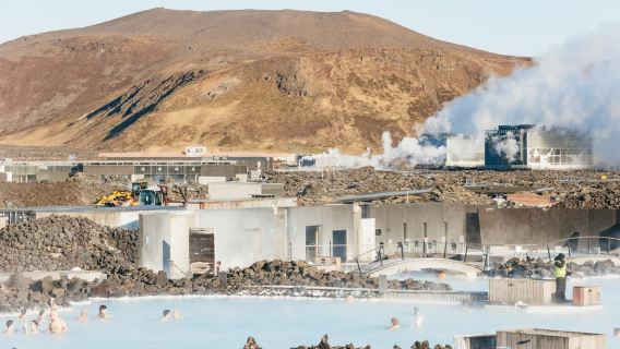 From Reykjavík: Volcanoes and Blue Lagoon Day Trip