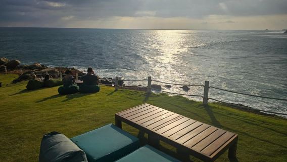 Waligama: Cliff Sunset Dining Experience + Wine