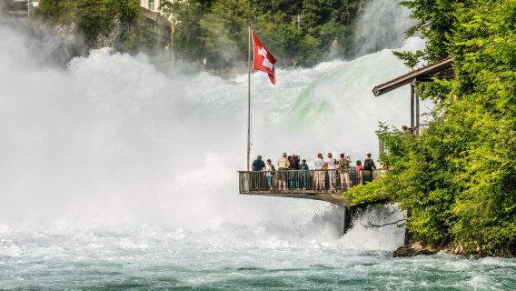 Dagstur fra Zürich til Rheinfall og middelalderby ※ Flere pakker at vælge imellem