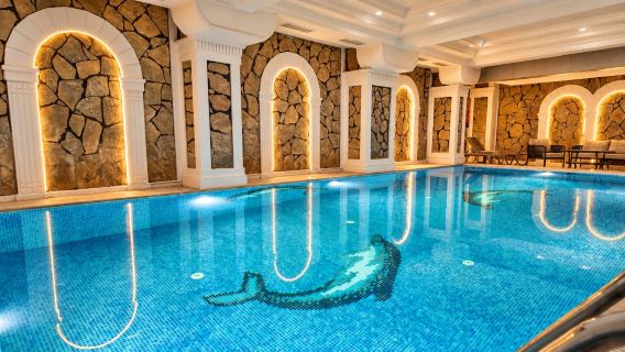 Istanbul: Tyrkisk hammam med pool og sauna samt valgfri massage