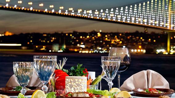 ทัวร์กลางคืนช่องแคบบอสพอรัส อิสตันบูล ตุรกี รวมการแสดงเต้นรำแบบดั้งเดิม อาหารเย็น และบริการรับส่ง