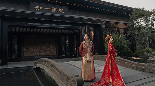 大理白族自治州旅拍【個人寫真跟拍/團隊航拍/情侶街拍/婚紗攝影攝像微電影/翻譯】