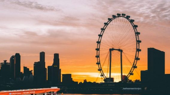 Singapore: Cruise by the Bay with Snacks and Drinks