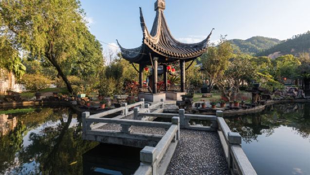 Lingnan Garden Intangible Cultural Heritage Tour - Zhan Garden (Tie-Dyeing) · Chibi Tianhu Lake · Chubang Soy Sauce Factory Ice Cream