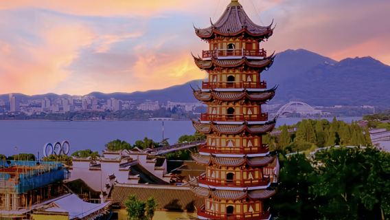 Nanjing Museum + Meiling Palace + Wutong Avenue + Ming Xiaoling Mausoleum + Music Stage + Sun Yat-sen Mausoleum one-day tour