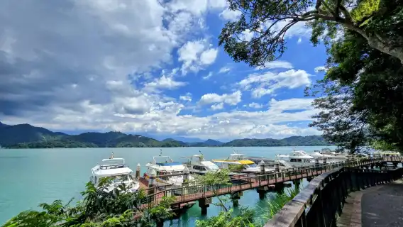 Nantou Sun Moon Lake 1-day tour [Departing from Taichung city | Land, sea, and air experience]