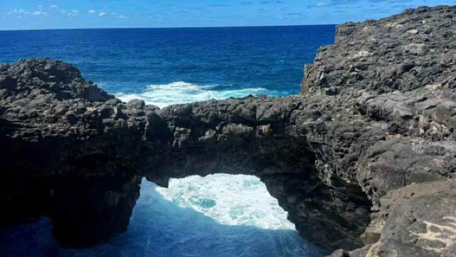 Mauritius Deer Cave Crater + Sacred Lake + Natural Bridge + Blue Bay 1-day tour