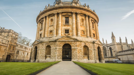 London Warner Bros. Studio Tour - The Making of Harry Potter + Oxford 1-day tour [round-trip bus/1 person booking]