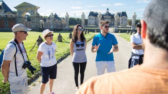 From Paris: Chateau de Fontainebleau & Vaux-Le-Vicomte Tour