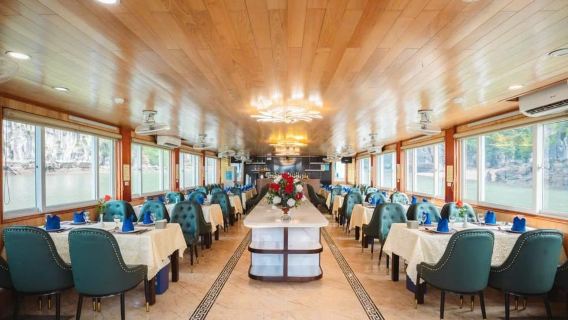 Da Hanoi: crociera di lusso di un giorno intero nella baia di Ha Long