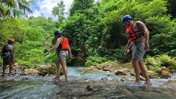 เซบู: ยอดเขา Osmeña และ Kawasan Canyoneering พร้อมซิปไลน์