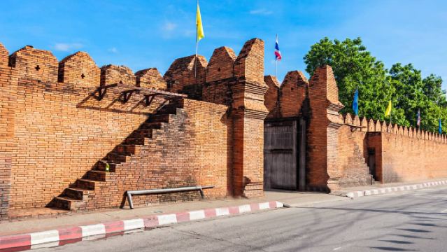 Chiang Mai Angel Waterfall Coffee + Tiger Kingdom + Shooting Experience + Tha Phae Gate + Chang Klan Road Night 1-day Tour