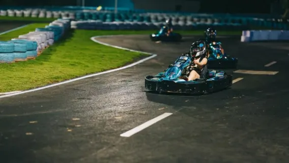 Shenzhen Happy Run Karting Club (orientação de instrutor profissional + corrida em alta velocidade + pista profissional)