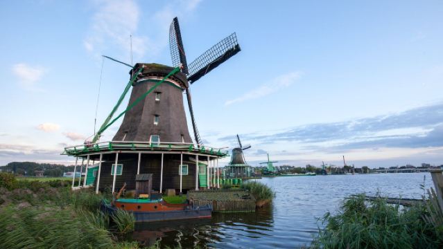lawatan sehari ke Kampung Giethoorn dan Kampung Kincir Angin di Amsterdam, Belanda