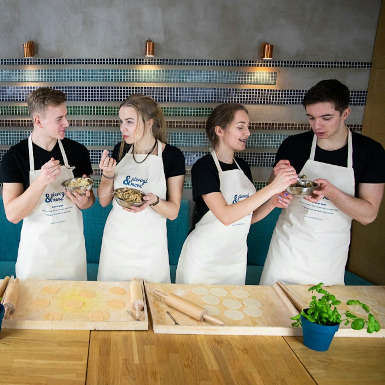 ポーランド風餃子作り体験＆リキュール試飲