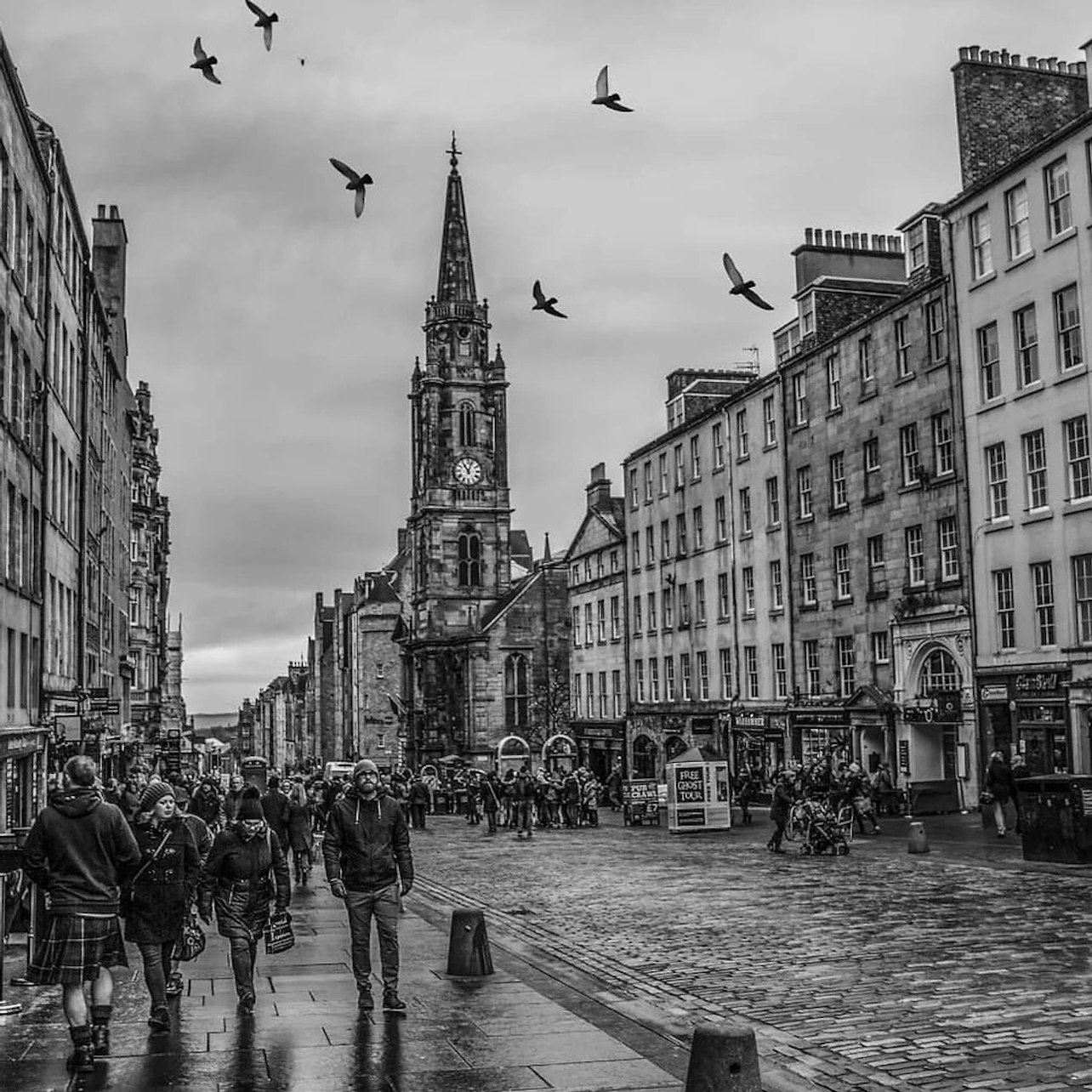 The Murder by the Royal Mile: Interactive Mystery Hunt in Edinburgh