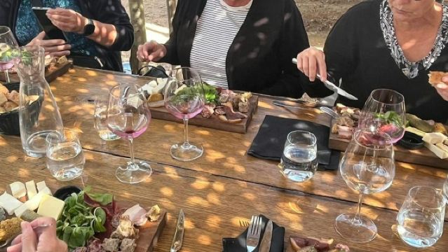 Loire Valley: Day Trip with Chateau de Chambord Entry + Wine Tasting & Lunch