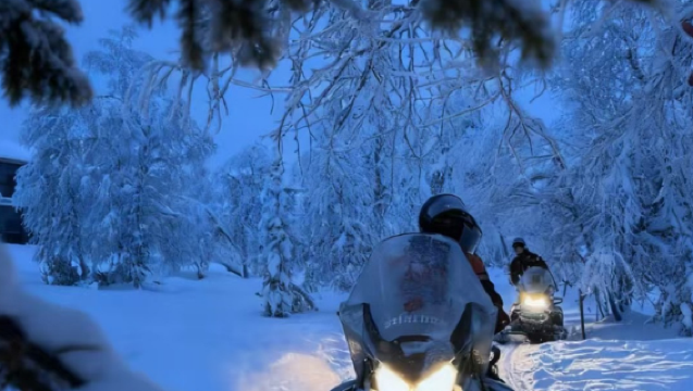 【木屋玩雪+雪地電馳+日照金山私人跟拍】一日遊