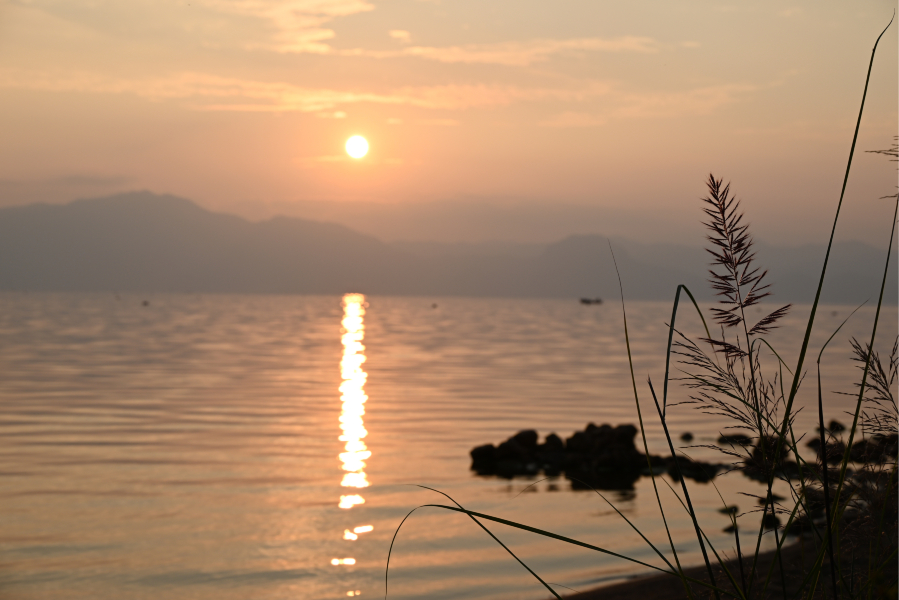 Tur Harian Puitis ke Danau Fuxian: Menyelami Surga Air Kunming[Tiket Masuk+Mobil Pribadi]