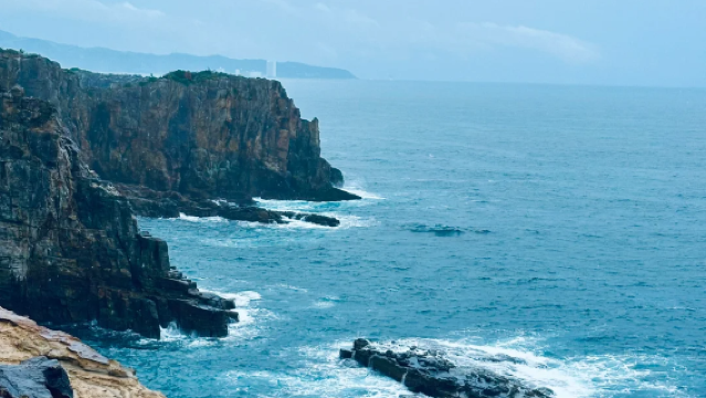 Osaka Wakayama Kishi Station Shirahama Conan-themed Day Tour|Private charter to Sandanbeki Cliffs and Senjojiki Rock Plateau