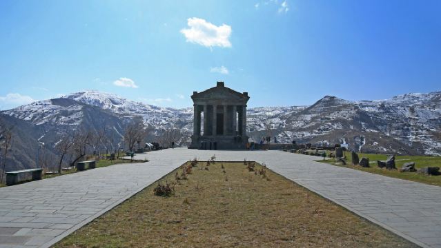 Excursión de un día en servicio de coche privado con conductor a Khor Virap, el embalse de Azat y el Templo de Garni