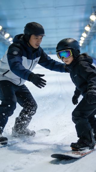 深セン華発前海氷雪世界【スノーボード/スキー契約スキーコーチ】正規契約コーチ