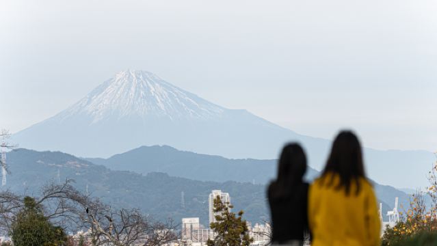 Shimizu Funakoshi Tsutsumi Park- the closest tea room to the cruise port with views of Mount Fuji, located in Shimizu Funakoshi Park