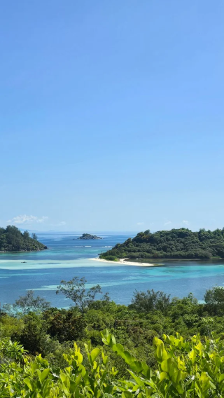 Seychelles 1-day tour to Sainte Anne marine national park: glass boat, snorkeling and BBQ lunch